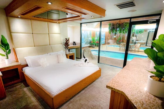 Sybaris Pool Suites Downers Grove