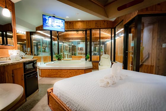 Sybaris Pool Suites Downers Grove