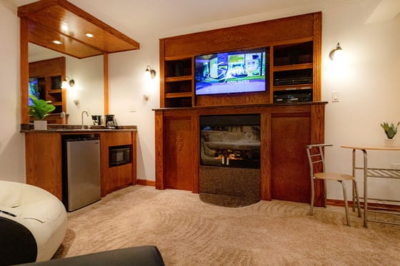 Sybaris Pool Suites Downers Grove