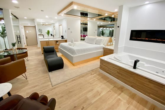 Sybaris Pool Suites Northbrook