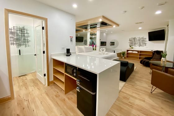 Sybaris Pool Suites Northbrook