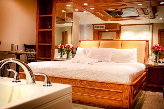 Sybaris Pool Suites Northbrook