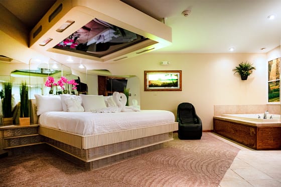Sybaris Pool Suites Indianapolis
