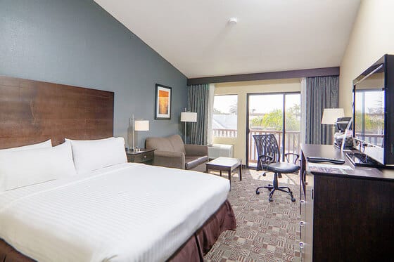 Holiday Inn Express & Suites Solana Beach-del Mar, an IHG Hotel