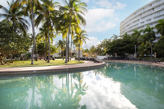 Prop Club Beach Bar and Grill at Grand Lucayan