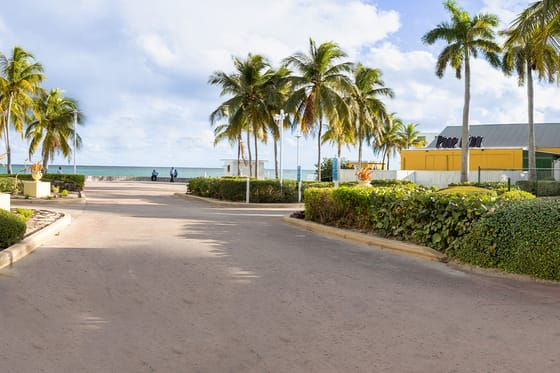 Prop Club Beach Bar and Grill at Grand Lucayan