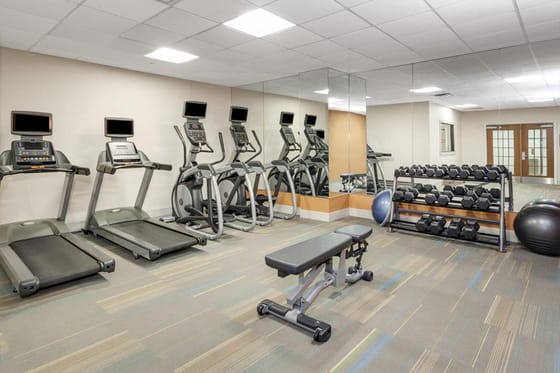 Holiday Inn Express & Suites Long Island-East End
