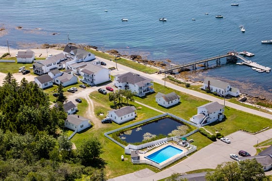 Bluebird Ocean Point Inn