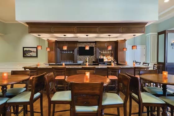  Embassy Suites by Hilton Savannah Historic District