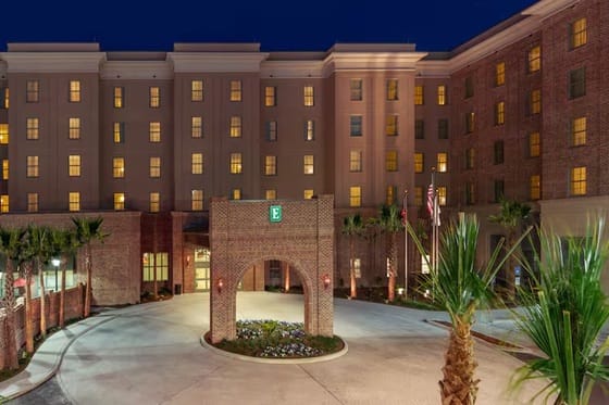  Embassy Suites by Hilton Savannah Historic District