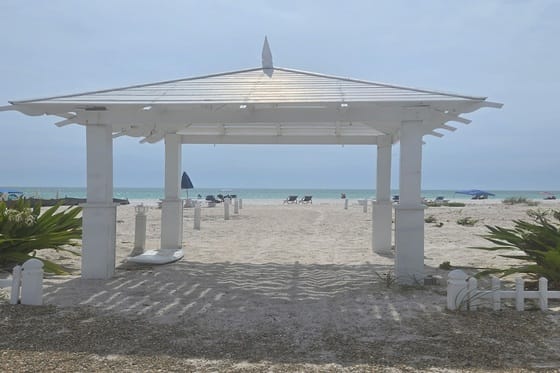 Bungalow Beach Resort