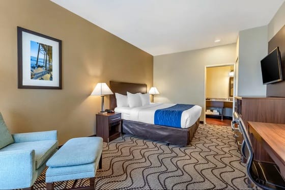 Comfort Inn & Suites Orange County John Wayne Airport