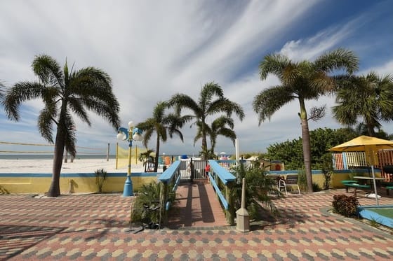 Plaza Beach Hotel - Beachfront Resort