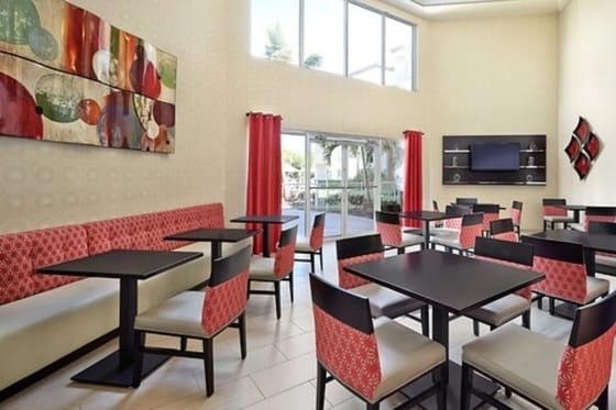 Holiday Inn Express & Suites Naples Downtown - 5th Avenue