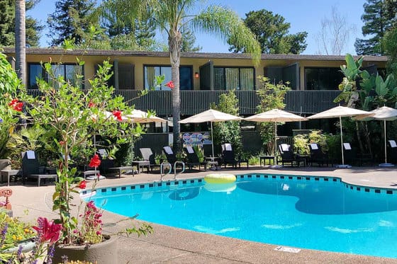 Dinah's Garden Hotel