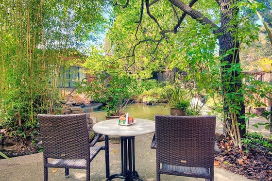 Dinah's Garden Hotel