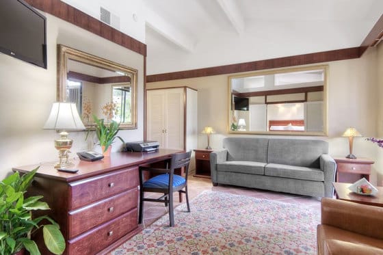Dinah's Garden Hotel