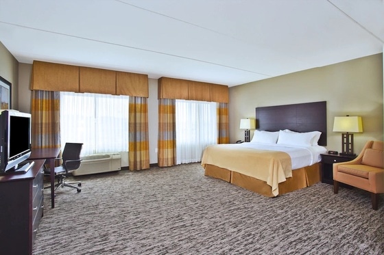 Holiday Inn & Suites Green Bay Stadium, an IHG Hotel